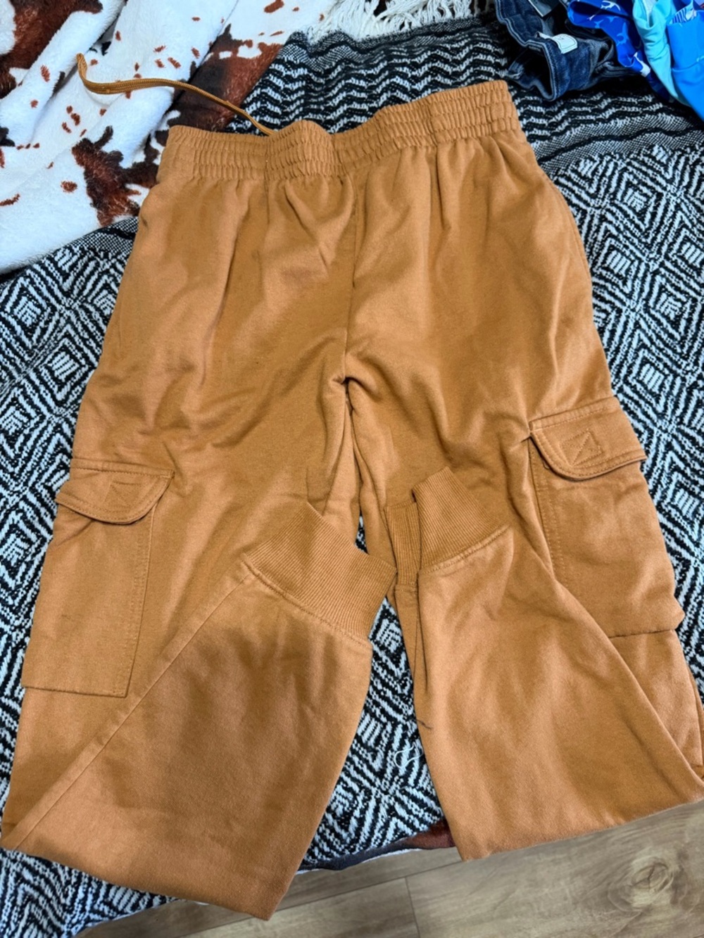 Women’s Cargo Sweatpants in Caramel Brown